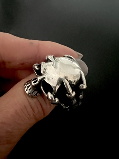 Anillo CALAVERA CON GARRA en internet