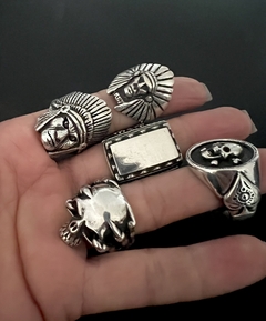 Anillo CALAVERA CON GARRA - tienda online