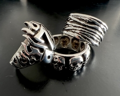 Anillo CINTA CALAVERAS GRANDES