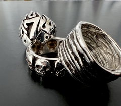 Anillo CINTA CALAVERAS GRANDES - comprar online