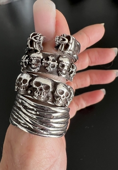 Anillo CINTA CALAVERAS GRANDES