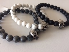 *Pulsera de PIEDRAS CON CALAVERA