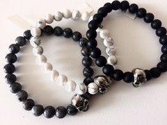 *Pulsera de PIEDRAS CON CALAVERA - comprar online