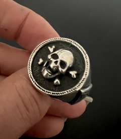 Anillo SELLO CALAVERA - CO&CO Joyeria & Diseño