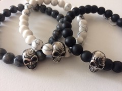 *Pulsera de PIEDRAS CON CALAVERA - tienda online