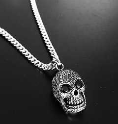 Dije CALAVERA GRABADA CON PIEDRAS - comprar online