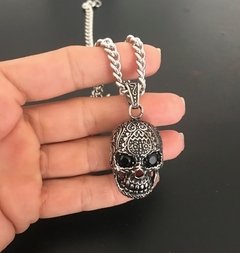 Imagen de Dije CALAVERA GRABADA CON PIEDRAS