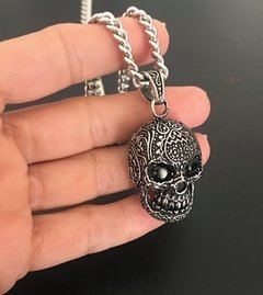 Dije CALAVERA GRABADA CON PIEDRAS - CO&CO Joyeria & Diseño