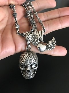 Dije CALAVERA GRABADA en internet