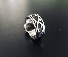 Anillo CINTA CELTA CALAVERA en internet