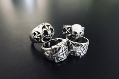 Anillo CINTA CELTA CALAVERA