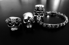 Anillo CALAVERA 3 ROSAS en internet