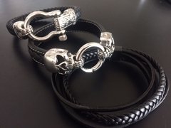 Imagen de *Pulsera Doble Calavera cuero pespunte