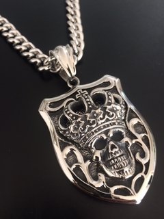 *Dije ESCUDO CALAVERA CON CORONA