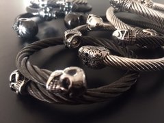 Pulsera Cable de Acero con doble calavera - CO&CO Joyeria & Diseño