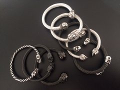 Imagen de Pulsera Cable de Acero con doble calavera