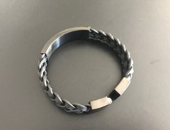 *Pulsera Cuero Trenzado NEGRO con chapa RAYADA - comprar online