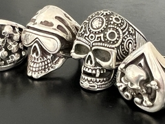 Anillo CALAVERA CON ANTEOJOS