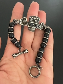 Pulsera calavera con galera y piedras en los ojos - comprar online