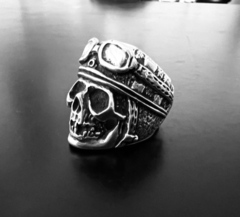 Anillo CASCO CON ANTEOJOS