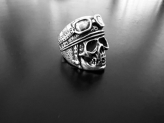 Anillo CASCO CON ANTEOJOS