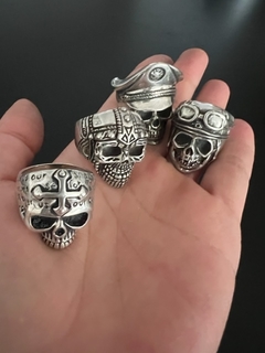 ANILLO CALAVERA CON CRUZ en internet