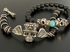 Pulsera calavera con galera y piedras en los ojos - tienda online