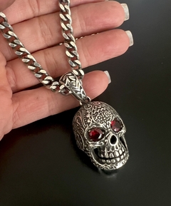 Dije CALAVERA GRABADA en internet