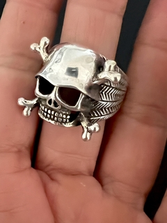 Anillo CALAVERA CON CASCO - comprar online