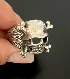 Anillo CALAVERA CON CASCO en internet