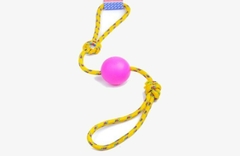 TIRADOR PELOTA DE GOMA CHICA SOGA ALPINA 8 LARGO 65 CM