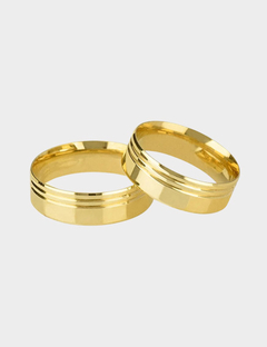 Par de Aliança de Casamento em Ouro 18K Semi Anatômica com Friso