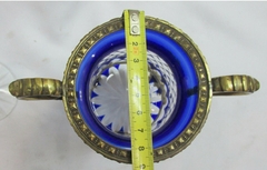 Potich de cristal de roca azul con tapa y ornamentación de bronce en talla checoslovaca - comprar online