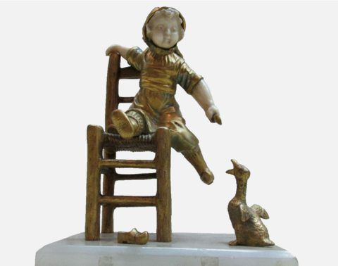 Importante figura de bronce de Georges Omerth Francia aprox. 1910 estatua niña con ganso