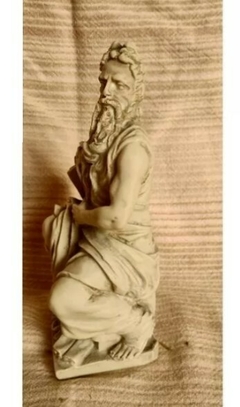 Estatuilla Moises De Epoca Hermosa Obra De Arte En Resina en internet