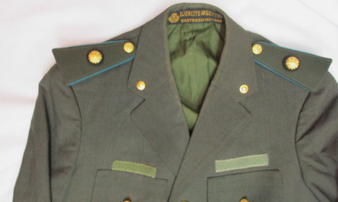 Interesante chaqueta de capitán del ejército argentino sastre militar 1960 - Polo Antiguo - Antigüedades en Argentina