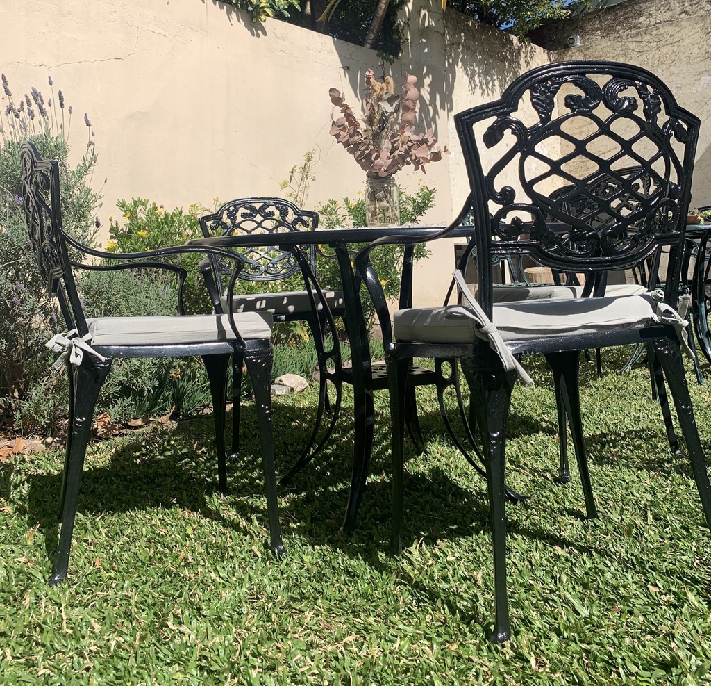 Juego De Jardin Chateaux Aluminio - Mesa Redonda + 4 Sillas