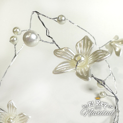 Guia de Alambre con Flores y Perlas Nacaradas 2,35mts - comprar online