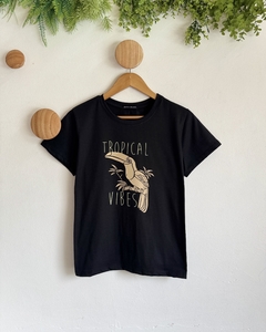 Remera básica TROPICAL ViBES - comprar online