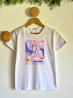 Remera básica WILD FLORA - SANTO DELIRIO