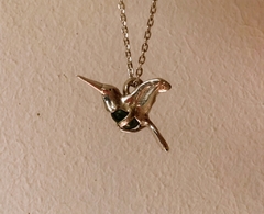Dije colibrí a pedido - plata 925 piedra turmalina verde - Marta Escobar Joyas de Autor