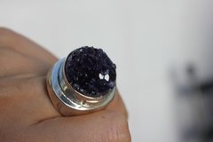 Pieza exclusiva: anillo redondo piedra geoda de amatista (A pedido) - comprar online