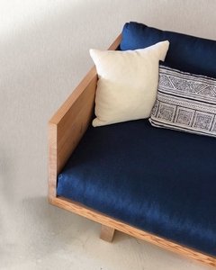Imagen de Sillón Cushion 2 cuerpos sustentable en madera y textil fibras naturales