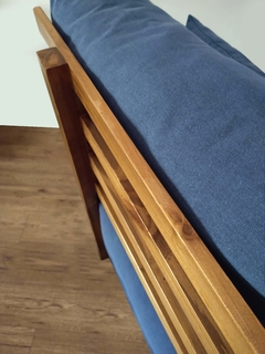 Sillón Ikigai sustentable en madera y textil