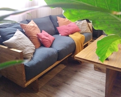 Sillón Cushion 3 cuerpos sustentable en madera y textil fibras naturales