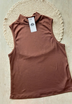 Remera S/ mangas Cuello Alto - BONI - Alma Morena