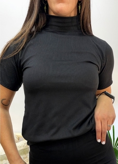 Remera Cuello Alto - NOGAL