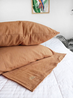 Combo: Pie de cama + almohadones | Canela en internet