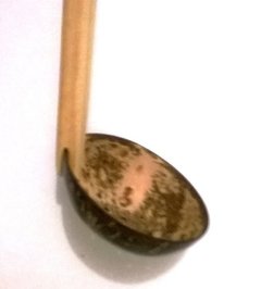 Concha de madeira e quenga de coco
