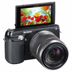 Câmera Digital Sony NEX-F3 Preta com 16.1MP, LCD móvel 3.0", Detector de Face e sorriso, Foto Panorâmica, Vídeo Full HD, Fotos 3D e Lente Sony SEL1855